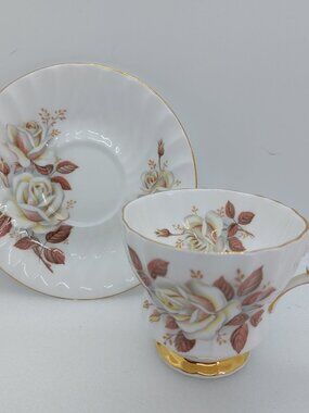 Vintage Queen Anne Tea Cup & Saucer Bone China England